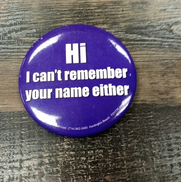 Hi I Can't Remember Your Name Either Funny Pinback Button Pin Humor Humorous - Picture 1 of 4
